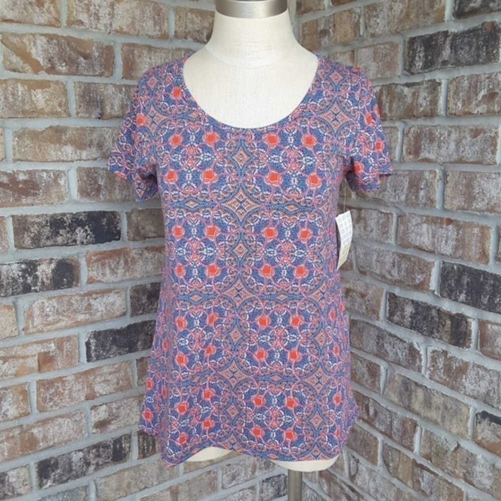 NWT LuLaRoe round neck printed short sleeve top